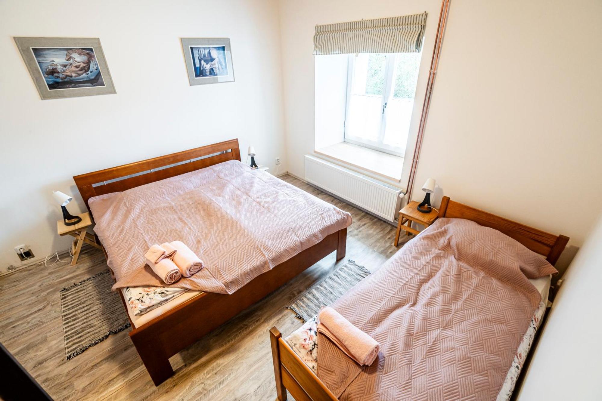 Apartmán Dvur Dolenec Rohoznice  Exteriér fotografie